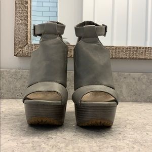 Jessica Simpson shoes!